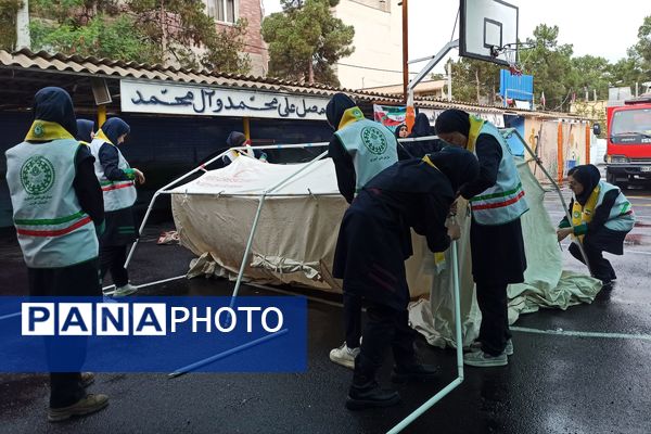 اجرای مانور زلزله در دبیرستان حاج علی اکبر گراشی ناحیه 3 شیراز
