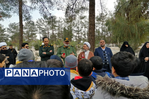 غبارروبی مزار دانش‌آموز شهید «حیدر رضایی» در قم