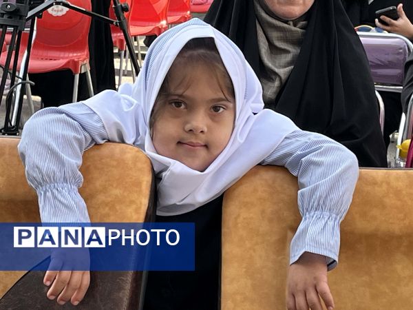 آیین نواختن زنگ مهر در آموزشگاه استثنایی ایثار ناحیه دو مشهد 