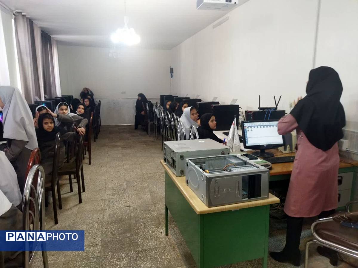 بازدید دانشآموزان کلاس ششم دبستان شهید نجفی فدافن از پژوهشسرای کار و فناوری