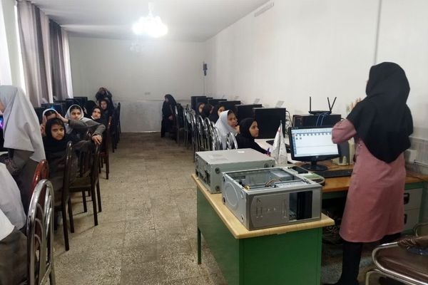 بازدید دانش‌آموزان کلاس ششم دبستان شهید نجفی فدافن از پژوهش‌سرای کار و فناوری