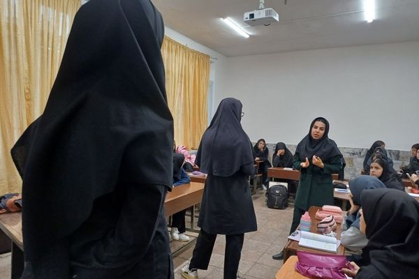 کارگاه آموزشی مشاوره در دبیرستان مطهره ناحیه ۶ مشهد