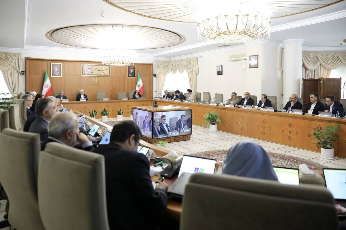 عارف: تریبونداران اظهاراتی مطرح نکنند که موجب کاهش وحدت و انسجام ملی شود