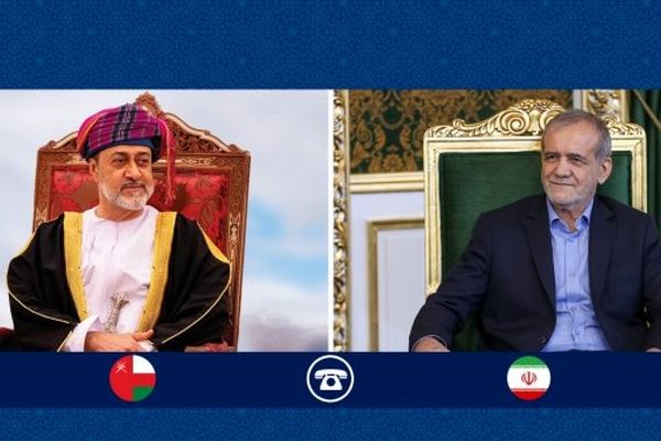 سران ایران و عمان مسائل منطقه و روابط دوجانبه را مورد بحث و بررسی قرار دادند