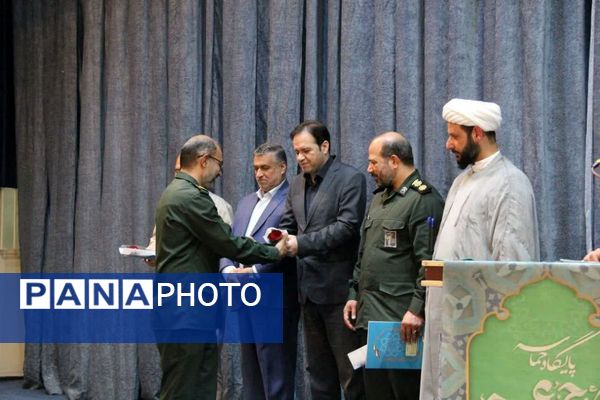 حضور پررنگ بسیجیان و اقشار مختلف مردم در نماز جمعه صفادشت