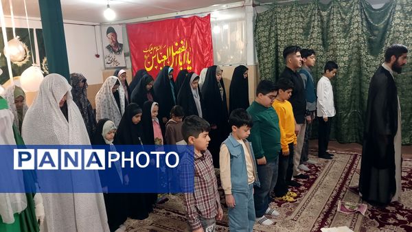 تقدیر دانش‌آموزان فعال فرهنگی‌هنری از مادرانشان با همکاری مربی در محمدشهر کرج