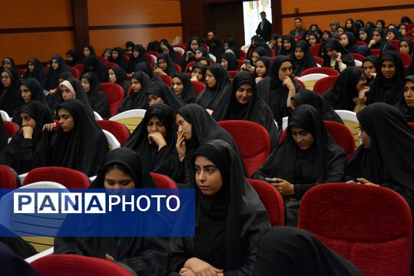 بدرقه دانش‌آموزان بهارستانی به راهیان‌نور