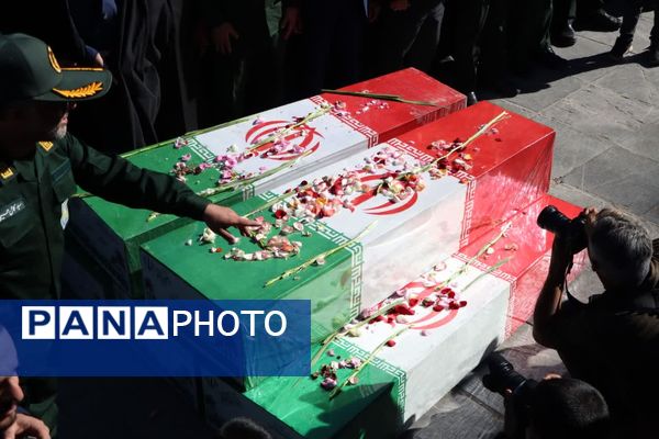 تشییع ۵ شهید گمنام در سالروز شهادت حضرت فاطمه(س) در یزد