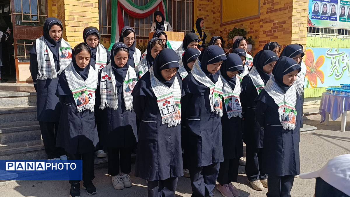 بزرگداشت روز دانش آموز در دبیرستان شاهد قدسیان 