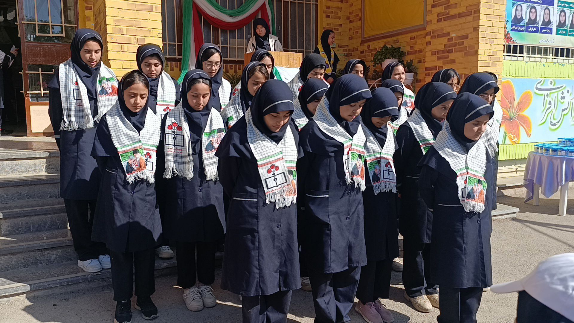 بزرگداشت روز دانش آموز در دبیرستان شاهد قدسیان 