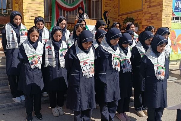 بزرگداشت روز دانش آموز در دبیرستان شاهد قدسیان 