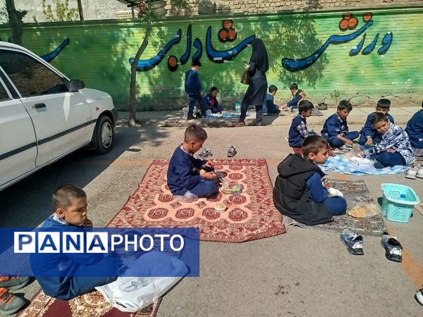 صبحانه سلامت در مدرسه پسرانه مبین شیروان