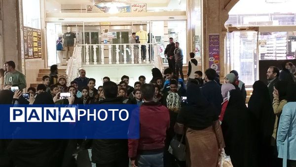 سرود خیابانی به‌مناسبت دهه فجر در کاشمر