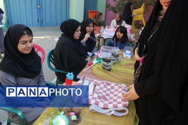 جشن دهه فجر انقلاب اسلامی در دبیرستان رضوان شهرستان بوشهر