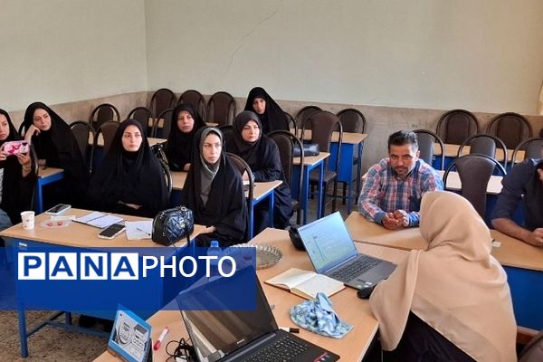 برگزاری کارگاه‌های «طرح توانا» و تجلیل از سرگروه‌های اجتماعات یادگیری در ناحیه یک شهرری