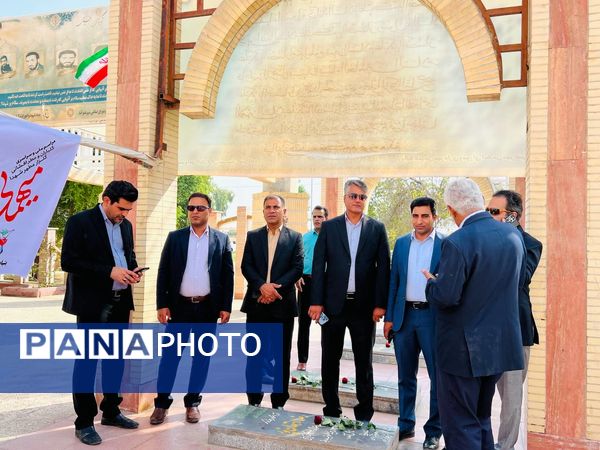 گلزار شهداء ؛ میزبان مسئولان شهرستان عنبرآباد همزمان با آغاز هفته دفاع مقدس