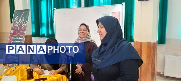 انتخابات اعضای انجمن اولیا و مربیان در دبیرستان فرزانگان استعداد درخشان ملارد