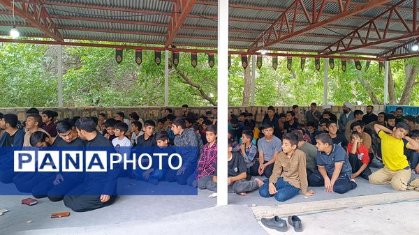 اقامه نماز دانش‌آموزی با حضور ۱۲۰ دانش‌آموز پسر در اردوگاه شهید بهشتی یاسوج