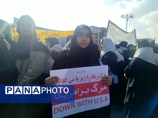 خروش ۱۳ آبان در مشهد؛ دانش‌آموزان، نماد ایستادگی