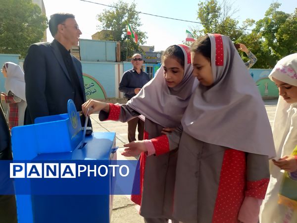 مراسم شور عاطفه‌ها در دبستان شهید رضایی شهرستان ایوان