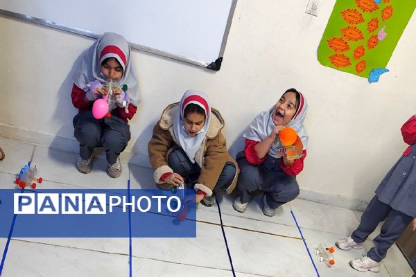 رقابت هیجان انگیز ماشین های بادکنکی در دبستان سارا شهرستان ملارد