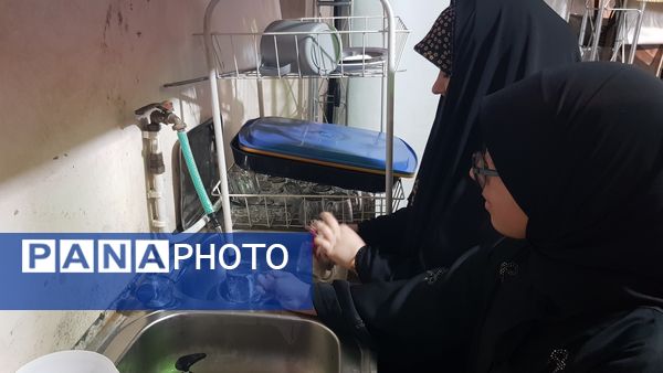 لذت خدمت به زوار در کنار خانواده