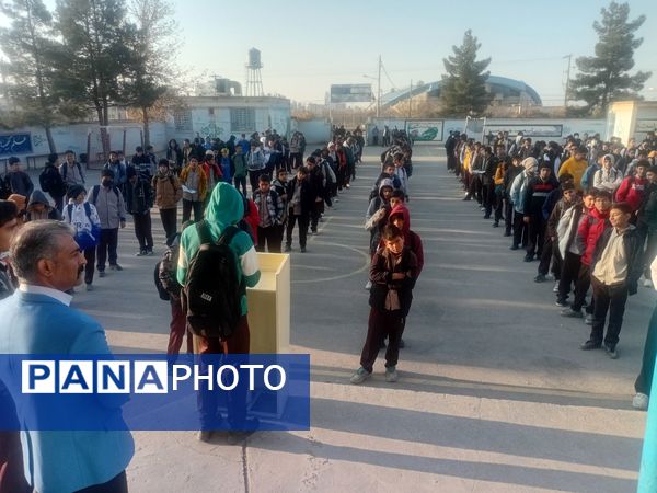 صبحگاه دبیرستان علامه طباطبایی