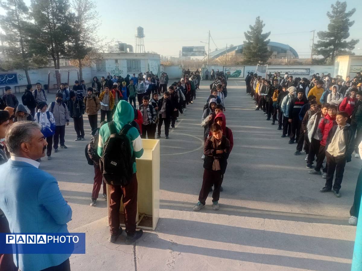 صبحگاه دبیرستان علامه طباطبایی