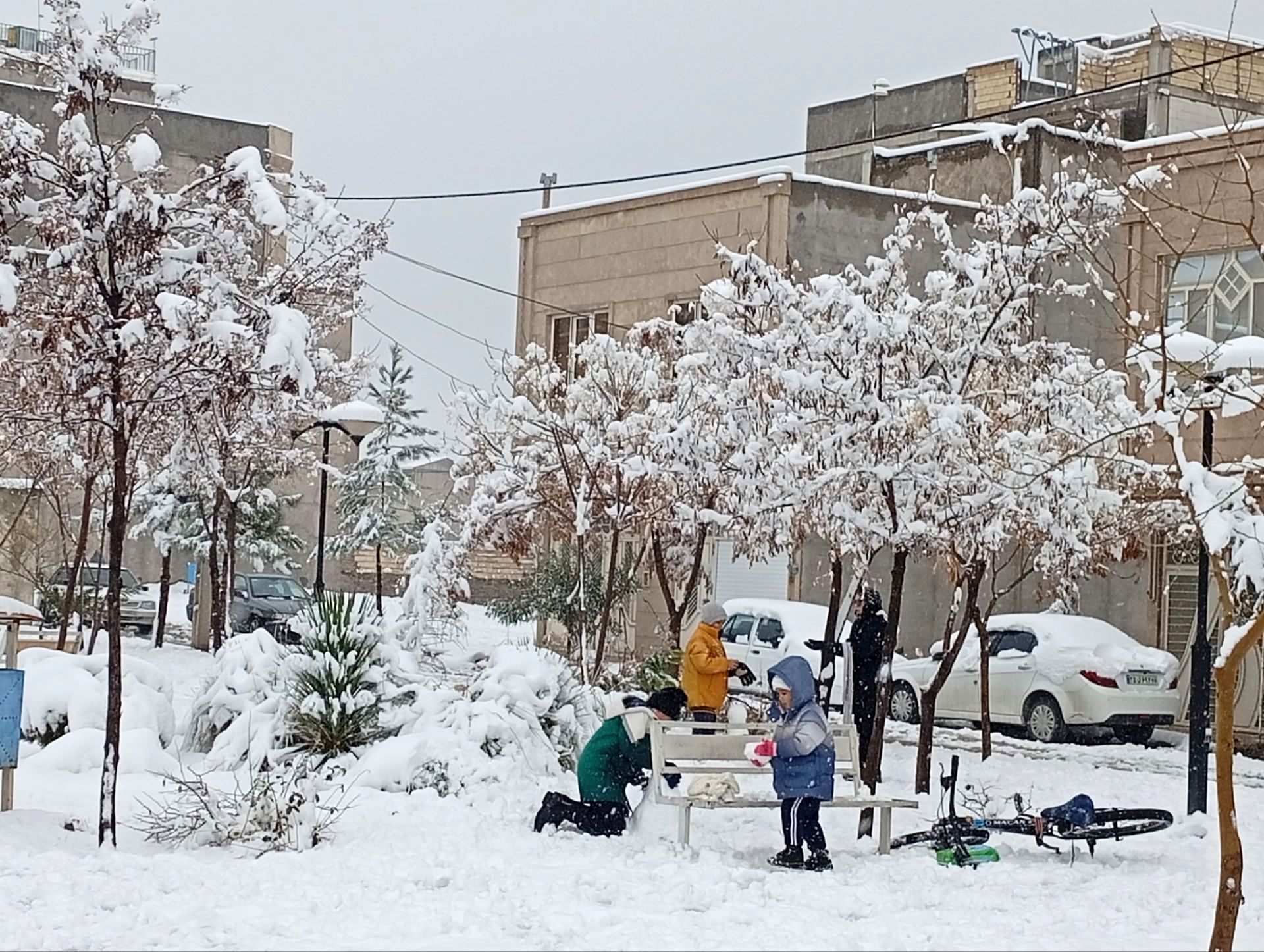 سپیدی بر چهره نیشابور، لبخند پاییز بر دیار فیروزه‌ای