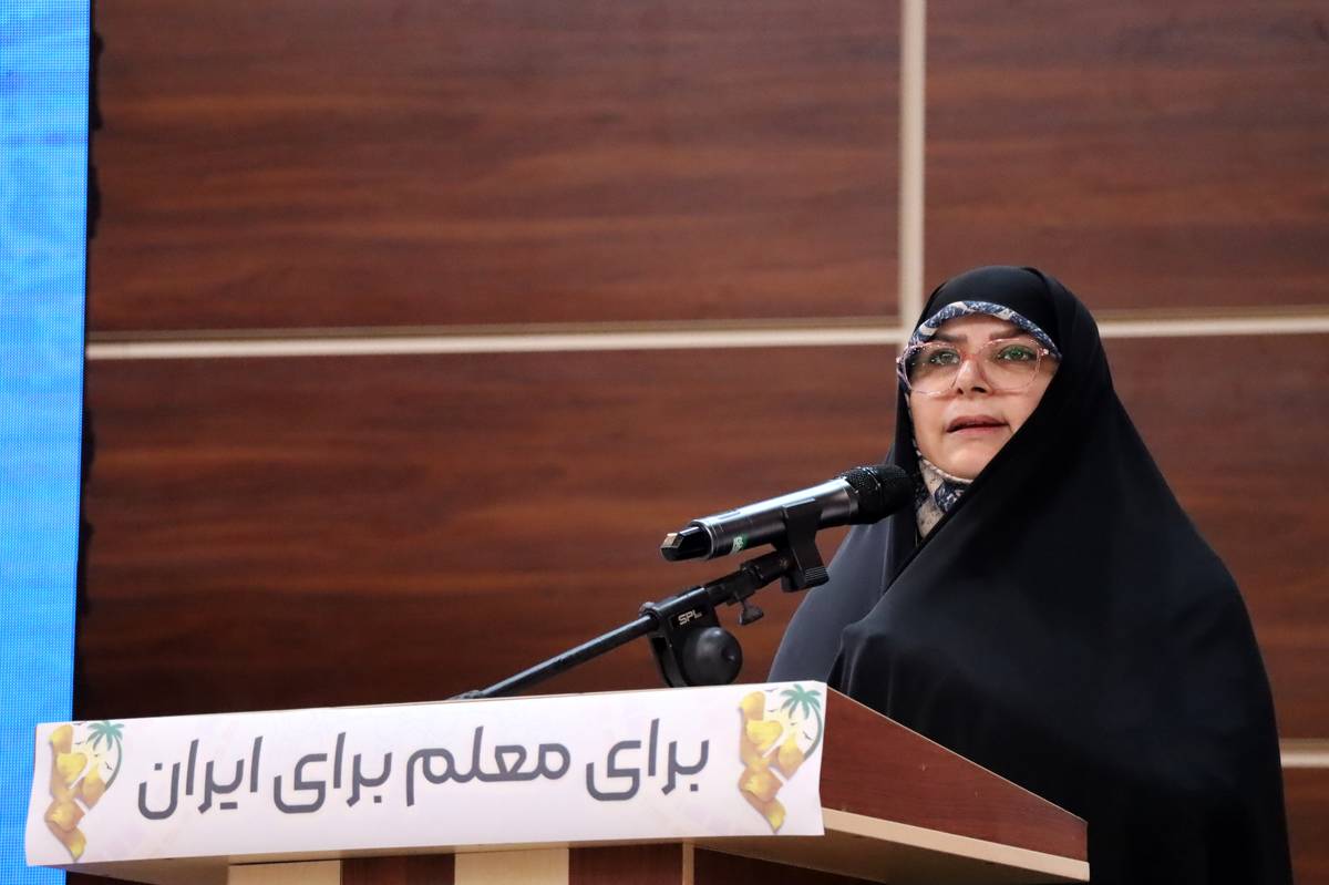 معلمان چراغ راهنمای زندگی هستند