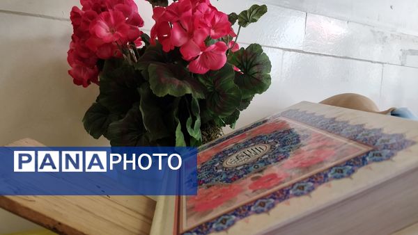 نمایشگاه سفره هفت سین نوروز در دبیرستان دخترانه استقلال 