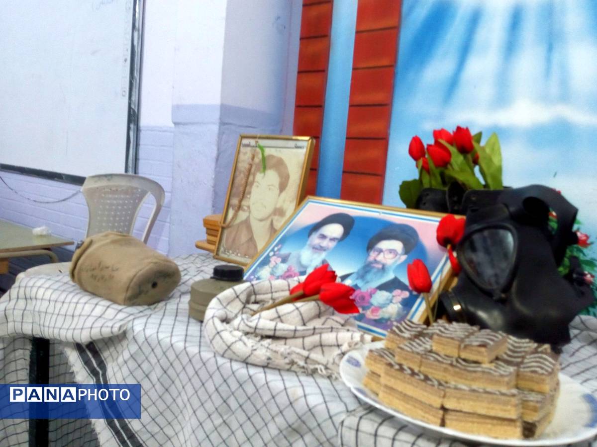 خوانش زندگی نامه شهدا در دبیرستان فاطمیه