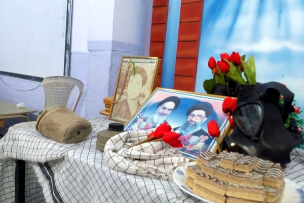خوانش زندگی نامه شهدا در دبیرستان فاطمیه