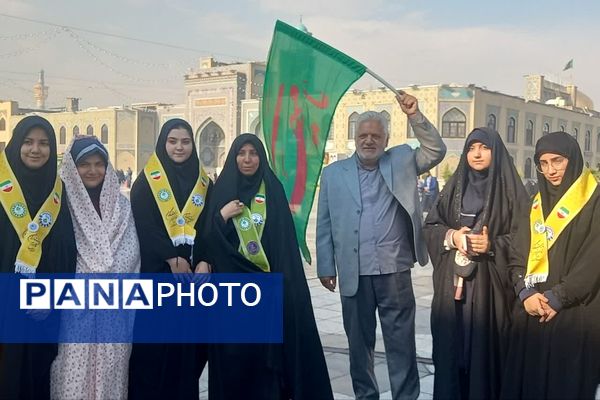بازدید دانش آموزان پیشتاز اعزامی به مشهد از موزه حرم مطهر رضوی 