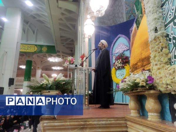 اجتماع دختران دانشجو در حرم مطهر حضرت معصومه (س) به مناسبت روز دختر  