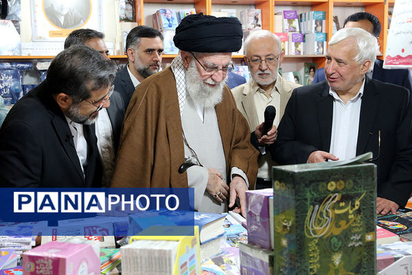 بازدید رهبر معظم انقلاب اسلامی از سی‌وپنجمین نمایشگاه کتاب تهران