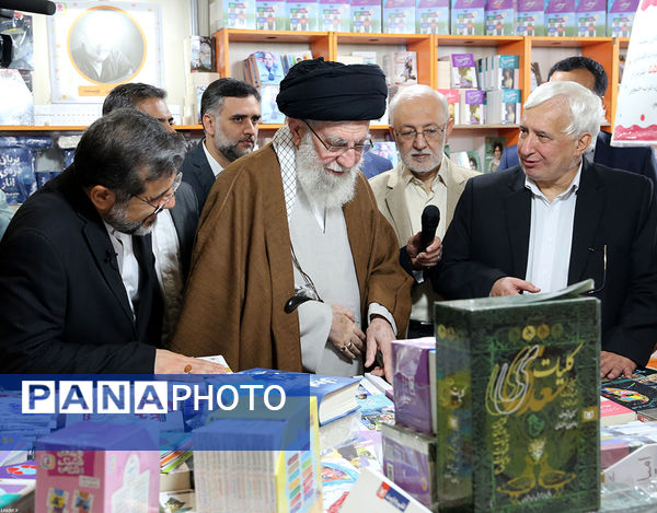 بازدید رهبر معظم انقلاب اسلامی از سی‌وپنجمین نمایشگاه کتاب تهران