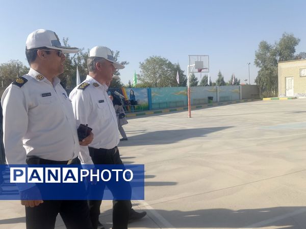گرامیداشت هفته نیروی انتظامی در دبستان فرهنگ فرازمند