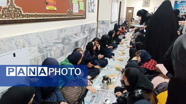 برپایی سفره افطاری در دبیرستان عطیه ناحیه هفت 