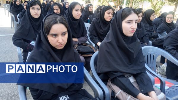 نواختن زنگ استانی مهر، ایثار و مقاومت در مدرسه نمونه دولتی ۹ دی به مناسبت آغاز سال تحصیلی و هفته دفاع مقدس