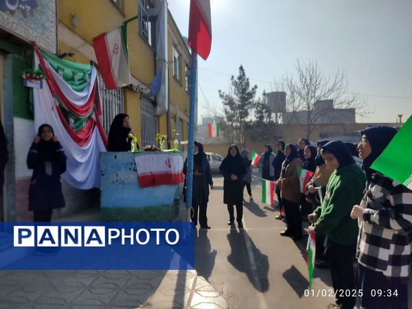 نواختن زنگ انقلاب در دبیرستان نوید ناحیه ۵ مشهد