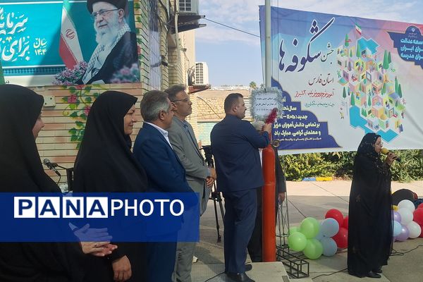 حضور مشاور وزیر آموزش و پرورش گرمابخش محفل شکوفه‌های شیراز