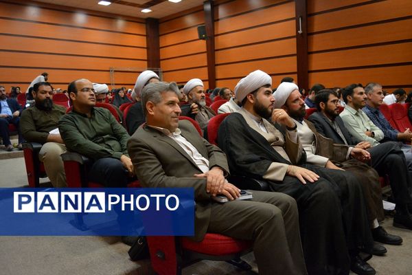 نشست هم‌اندیشی معاونین پرورشی، روحانیون امین و ائمه جماعات در بهارستان‌دو
