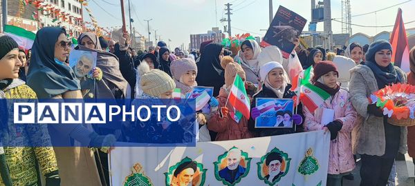 مردم غیور ملارد با حضور پرشور خود در راهپیمایی ۲۲ بهمن، ثابت کردند که همچنان پای انقلاب اسلامی ایستاده‌اند.