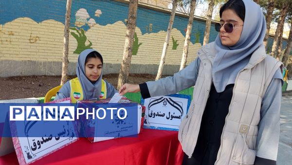 انتخابات شورای دانش آموزی در دبیرستان نمونه دولتی مهرورزان خواف