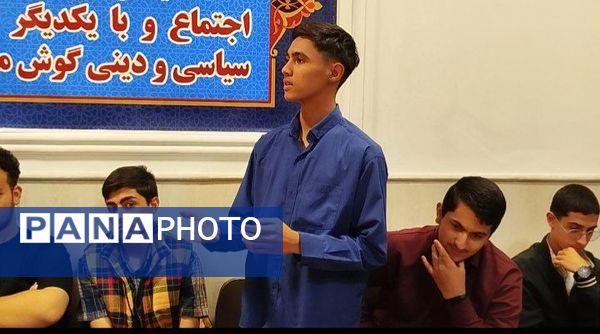 دیدار فرماندهان بسیج دانش آموزی مدارس کاشمر با امام‌ جمعه شهرستان