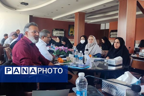 نشست گفت‌وگو محور، با محوریت مدیریت مدرسه در سالن شهدای فرهنگی آموزش و پرورش رباط کریم