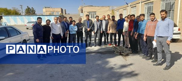 مسابقه طناب کشی و تیراندازی با تفنگ بادی در زاوه