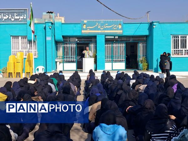 آموزش انواع دست ها و گره های پیشتازان در دبیرستان دخترانه فاطمیه