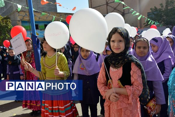 جشن میلاد حضرت زینب(س) با حضور مادر پرستار در دبستان علویان بهارستاندو